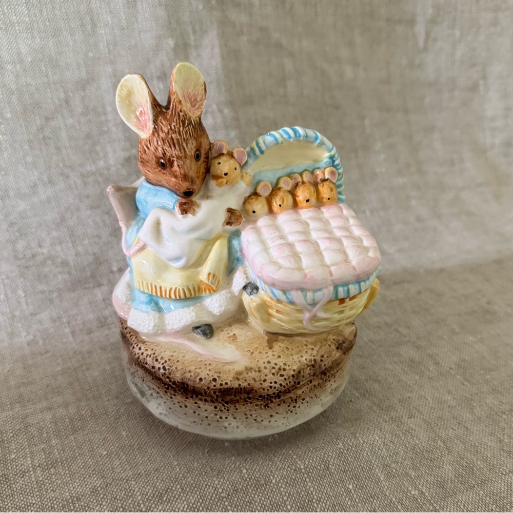 vintage 70s Schmid Hunca Munca Beatrix Potter music box